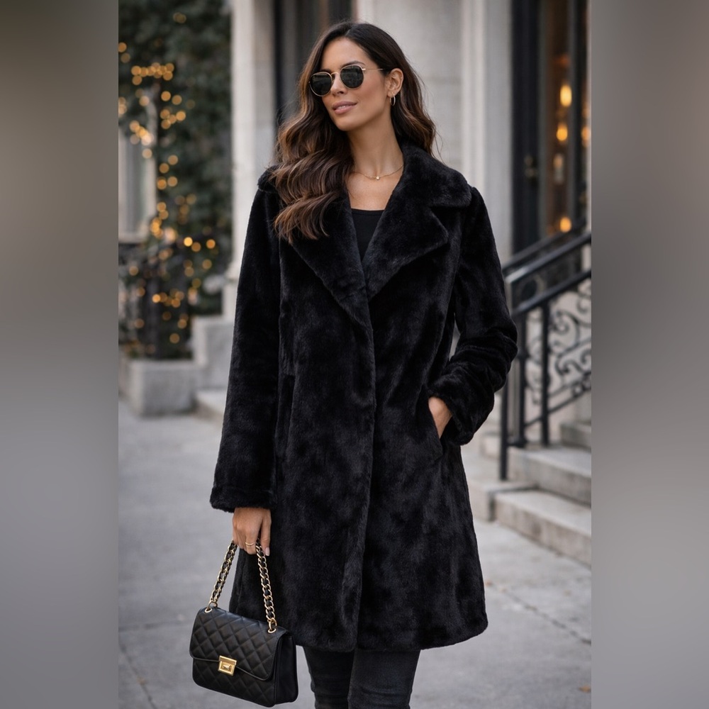 CoffeeShop Black Faux Fur Teddy Coat | Size Medium